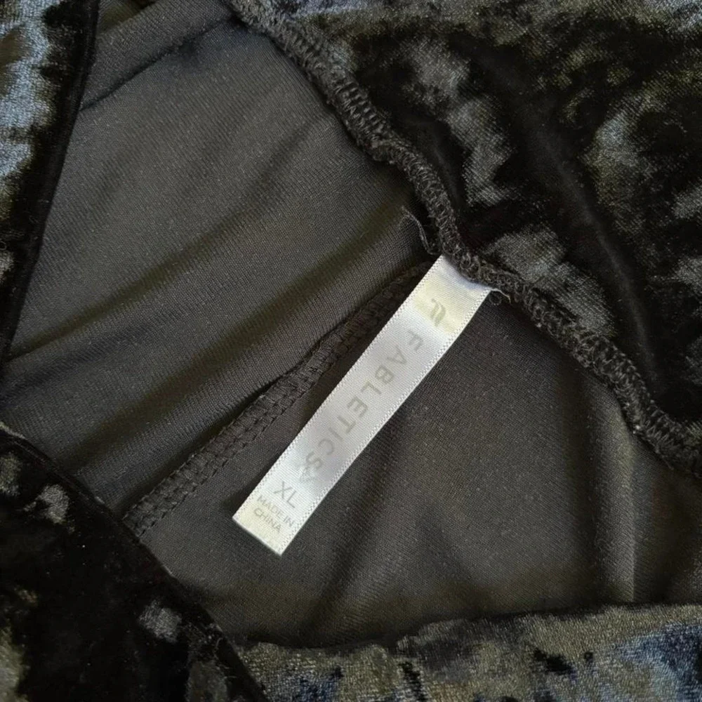 Black velvet leggings by Fabletics size XL,‎ comfy, casual